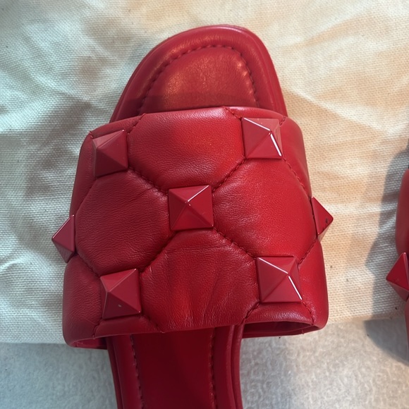 Valentino Rock Stud slides. Vibrant Red. Size 37 - Picture 2 of 5